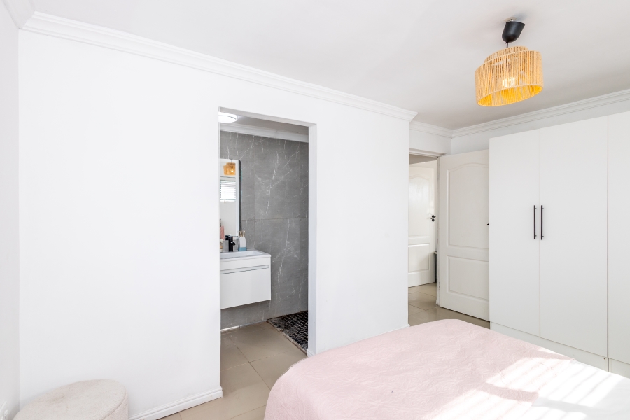 6 Bedroom Property for Sale in Jakarandas Western Cape
